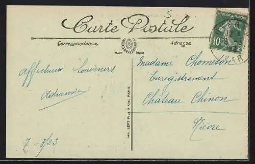 AK Hyères, Le Boulevard d`Orient avec passants et bâtiments historiques