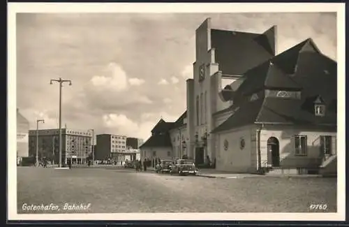 AK Gotenhafen, Bahnhof mit Autos