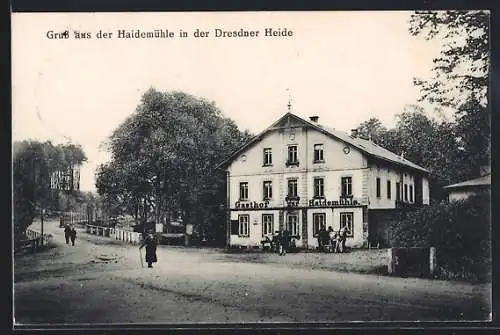 AK Dresden, Gasthof zur Haidemühle in der Dresdner Heide mit Passanten und Pferdekutsche
