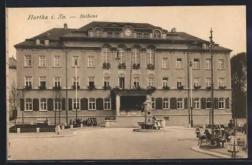 AK Hartha i. Sa., Kinder vor dem Rathaus