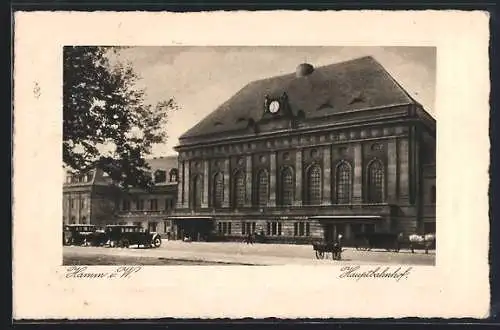 AK Hamm i. W., Hauptbahnhof mit parkenden Autos und Pferdekutsche