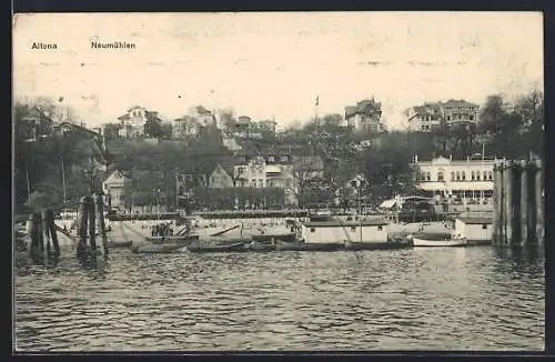 AK Hamburg-Altona, Neumühlen, Flusspartie mit anliegenden Booten