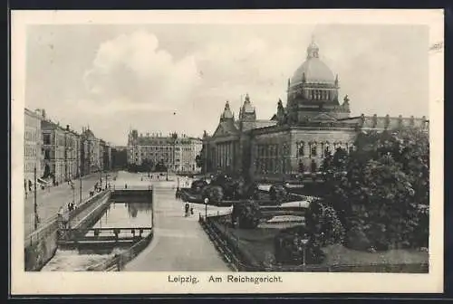 AK Leipzig, Am Reichsgericht mit Gartenanlage und Strassenpartie