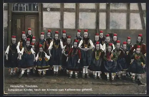 AK Schwälmer Kinder, nach der Kirmess zum Kaffeekranz gehend
