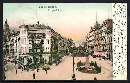 AK Baden-Baden, Lopoldplatz mit Strasse u. Denkmal aus der Vogelschau