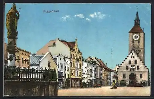 AK Deggendorf, Ortspartie mit Denkmal-Brunnen und Rathaus