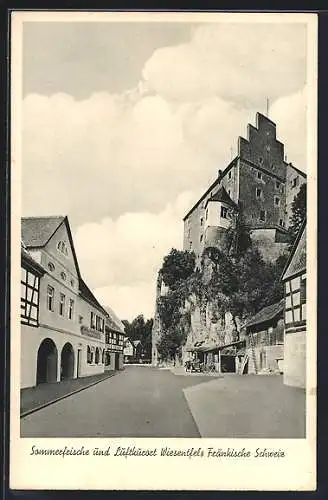 AK Wiesentfels /Fränkische Schweiz, Strassenpartie mit Gasthof zur Schlossmühle J. Beyerlein und Schloss