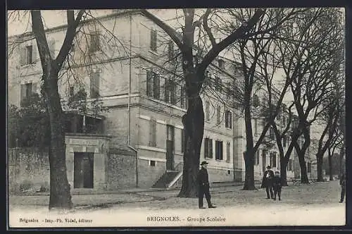 AK Brignoles, Groupe Scolaire et allée d`arbres en hiver