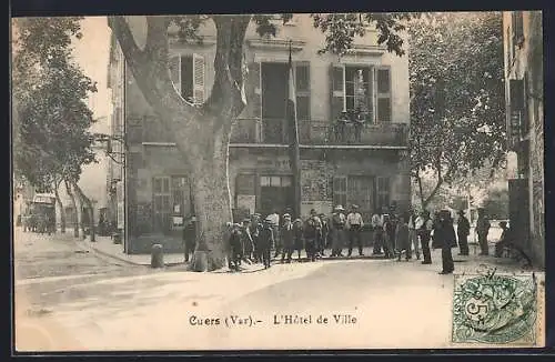 AK Cuers, L`Hôtel de Ville avec des habitants devant le bâtiment