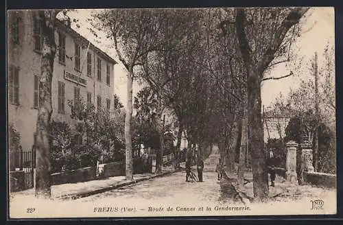 AK Fréjus, Route de Cannes et la Gendarmerie