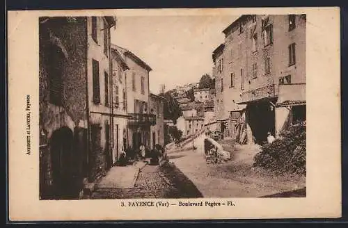 AK Fayence, Boulevard Pégère et scène de rue animée