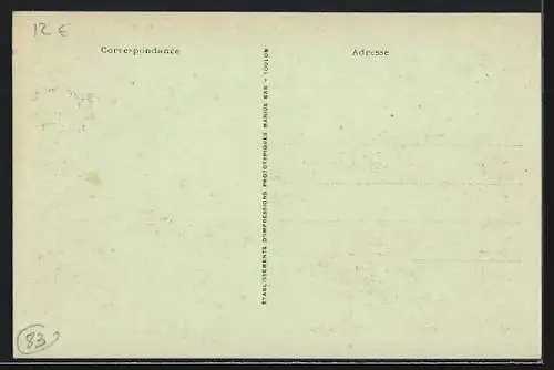 AK Pierrefeu, Place Wilson avec fontaine et voiture ancienne