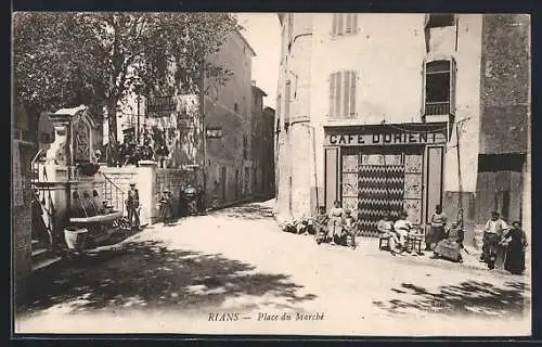 AK Rians, Place du Marché avec le Café d`Orient et scène animée