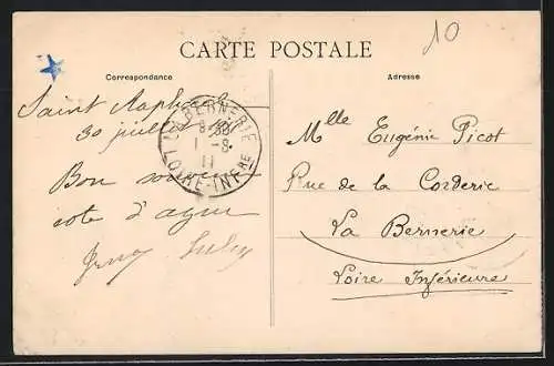 AK Saint-Raphaël, Sortie de l`Église Notre-Dame avec la Princesse Clémentine Napoléon