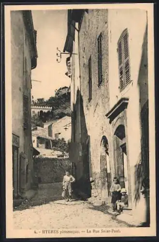 AK Hyères, pittoresque, La Rue Saint-Paul