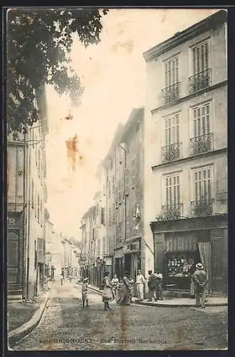 AK Brignoles, Rue Docteur Barbaroux animée avec passants et commerces