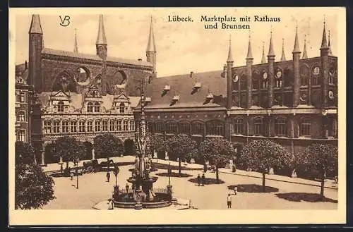 AK Lübeck, Marktplatz mit Rathaus und Brunnen