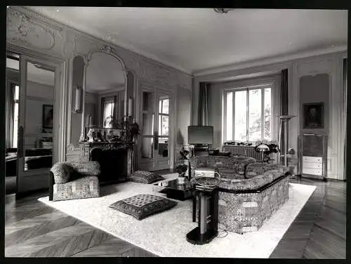 Fotografie Christopher Smith, London, Blick in das Wohnzimmer von Charlotte Rampling und Jean-Michel Jarre, 28 x 20cm