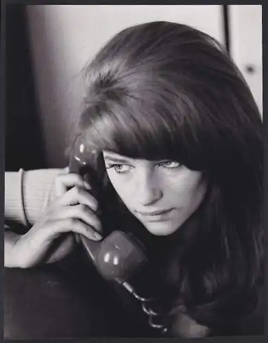 Fotografie Ivan Nagy, London, Schauspielerin Charlotte Rampling am Telefonhöhrer, Grossformat 20 x 26cm
