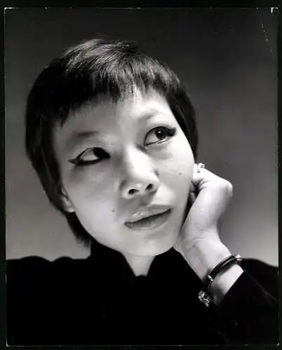 Fotografie Tom Blau, London, Schauspielerin aus Trinidad Jacqueline Chan, Grossformat 21 x 25cm