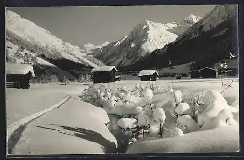 AK Klosters, Ortspartie mit Silvrettagruppe im Schnee