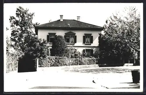 Foto-AK Lenzburg, Strassenpartie mit Wohnhaus