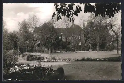 AK Dortmund-Mengede, Park am Markt mit Rathaus