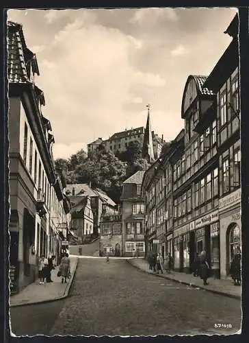 AK Blankenburg /Harz, Tränkestrasse mit Geschäften und Schloss