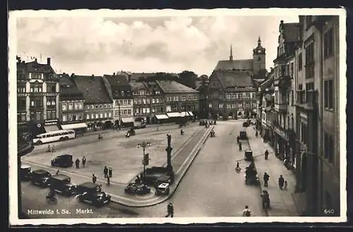AK Mittweida i. Sa., Marktplatz mit Anwohnern und Geschäften