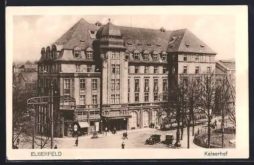 AK Elberfeld, Strassenpartie am Hotel Kaiserhof, Automobile und Strassenbahn