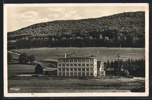 AK Ebingen, Ortspartie mit Schule am Waldrand
