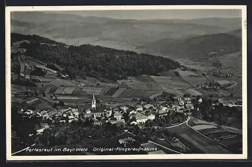 AK Perlesreut im Bayr. Wald, Ortsansicht mit Kirche, Original-Fliegeraufnahme