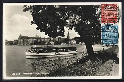 AK Berlin-Köpenick, Cöpenick, Dampferanlage mit Blick auf das Rathaus