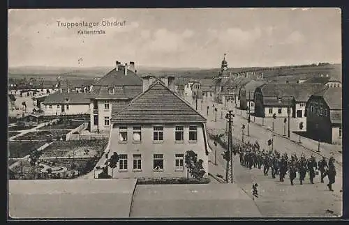 AK Ohrdruf, Truppenlager, Kaiserstrasse mit Soldaten