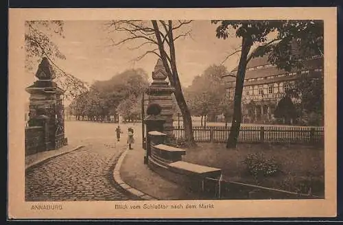 AK Annaburg, Blick vom Schlosstor nach dem Markt