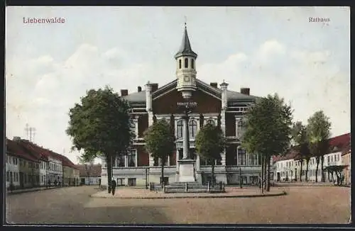 AK Liebenwalde, Blick auf das Rathaus mit Vorplatz