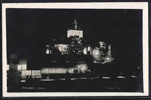 AK Pardubice, Výstava, Ausstellungsgebäude bei Nacht