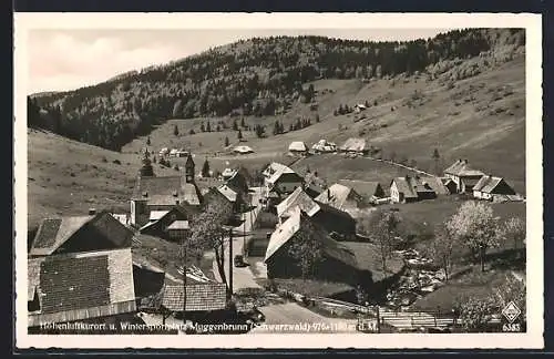 AK Muggenbrunn /Schwarzwaldm, Ortsansicht aus der Vogelschau