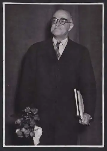 Fotografie Erhard E. Rogge, München, amerikanischer Schriftsteller Thornton Wilder nach seinem Vortrag im Hebbeltheater