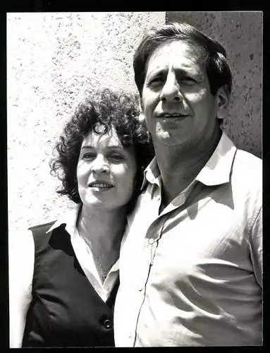 Fotografie Jan Kopec, London, israelischer Schauspieler Chaim Topol mit seiner Frau Galia