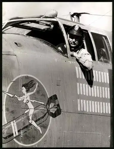 Fotografie Bob Willoughby, London, B-25 Bomber zum Film: Catch-22 – Der böse Trick, Grossformat 21 x 27cm