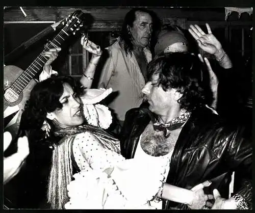 Fotografie polnischer Regisseur Roman Polanski beim Tanz mit einer spanischen Dame, Grossformat 25 x 20cm