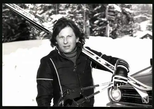 Fotografie Roman Polanski, polnischer Regisseur und Schauspieler im Ski Urlaub, Grossformat 25 x 17cm