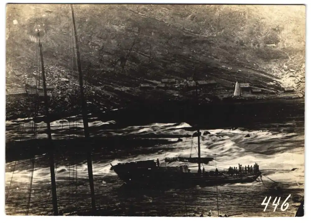 3 Fotografien Ansicht China, Chinesische Mönche vor einer Statue, Segelschiff auf dem oberen Jangtse Fluss 1