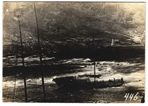 3 Fotografien Ansicht China, Chinesische Mönche vor einer Statue, Segelschiff auf dem oberen Jangtse Fluss