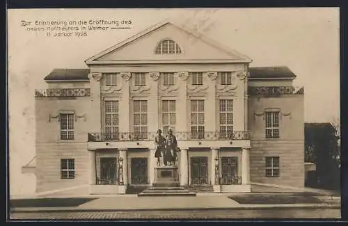AK Weimar / Thüringen, Zur Erinnerung des neuen Hoftheaters, Ansicht vom Theater mit Denkmal