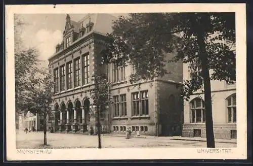 AK Münster / Westfalen, Universität mit Vorplatz und Passanten