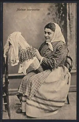 AK Malta, Maltese lace-worker, Frau beim Klöppeln