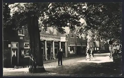 AK Bergen /N. H., Raadhuisstraat