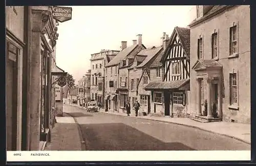 AK Painswick, Strassenpartie mit Passanten